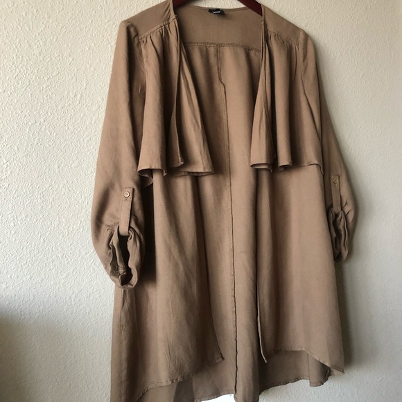 WINDSOR | Pleated Jacket - Picture 3 of 8